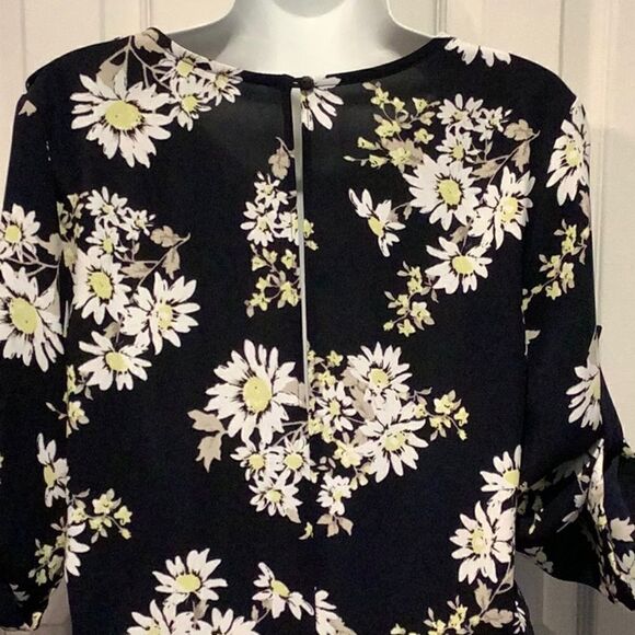 LE CHATEAU V-NECK NAVY BLUE OVERSIZED TIE WAIST ROMPER SIZE S NWOT - Picture 10 of 15